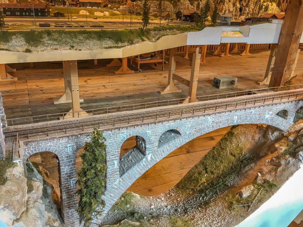 Albulabahn in der Schweiz Von Chur nach St. Moritz